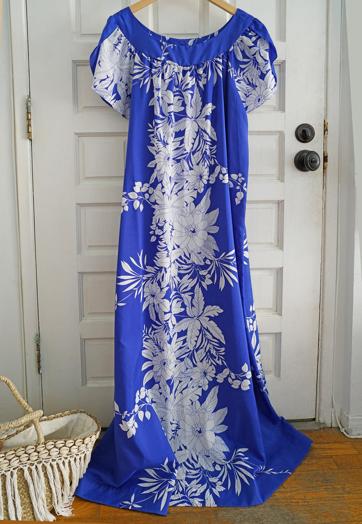 Vintage Hilo Hattie Blue and White Long Hawaiian Muumuu Dress Pahina's Aloha Vintage Hilo Hattie Blue and White Long Hawaiian Muumuu Dress Pahina's Aloha